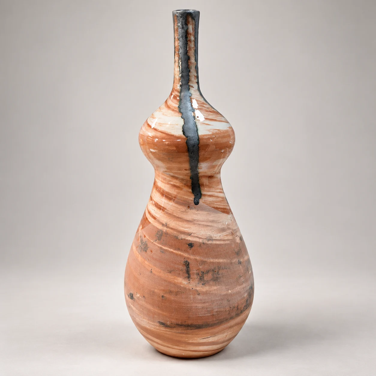 Terra Flow Vase mit markanter Silhouette