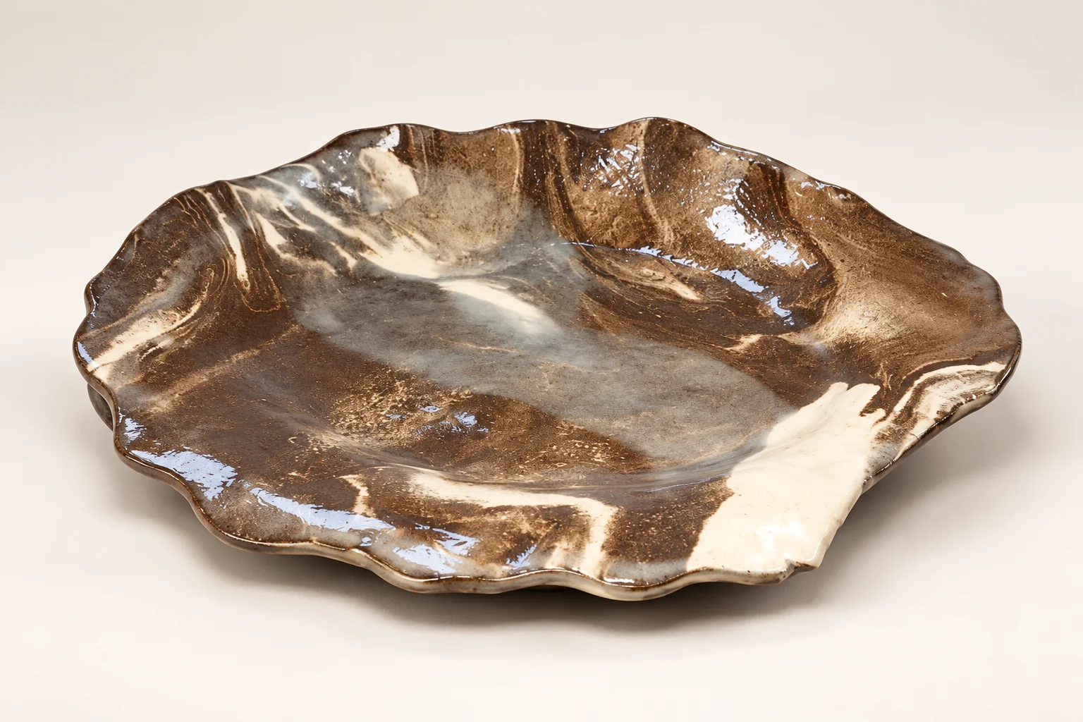 Marbled Skulpturāla servēšanas bļoda